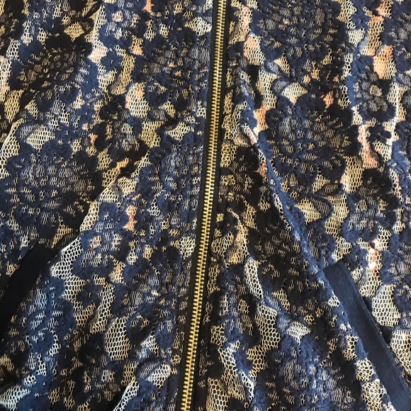 SOLD Maurice’s Blue Lace Floral Bomber Jacket M - Picture 5 of 12